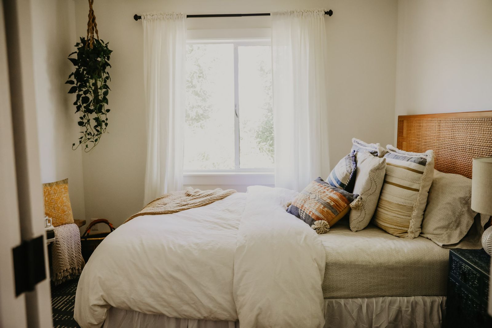 8 Ways to Create a Swoonworthy Bedroom Now
